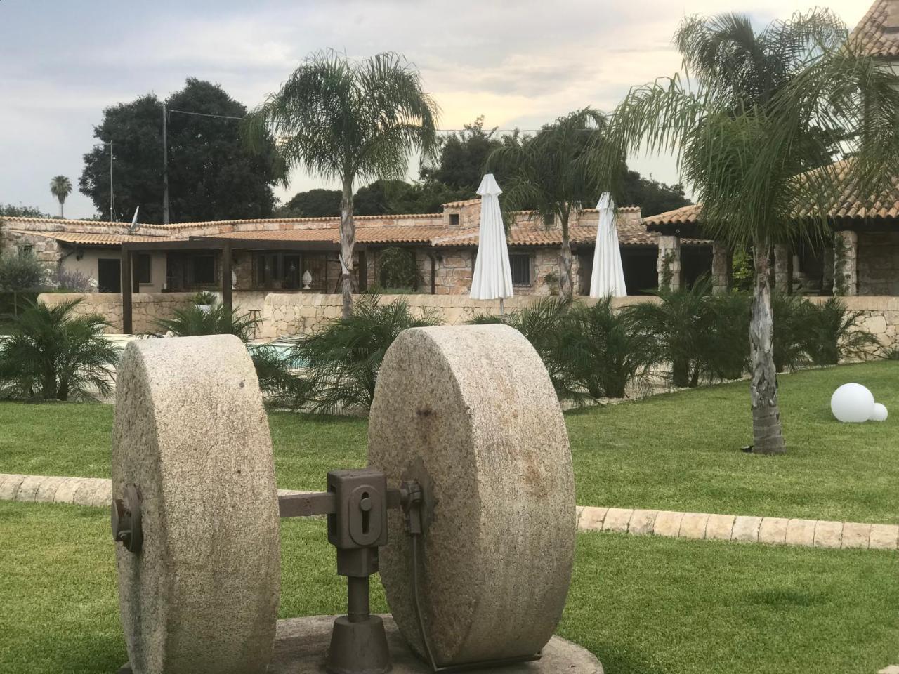 Mythos Holidays & Events Syracuse Esterno foto